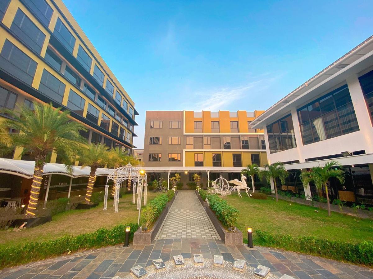 Look Royal Resort Jiayi Zewnętrze zdjęcie The University of Electronic Science and Technology of China